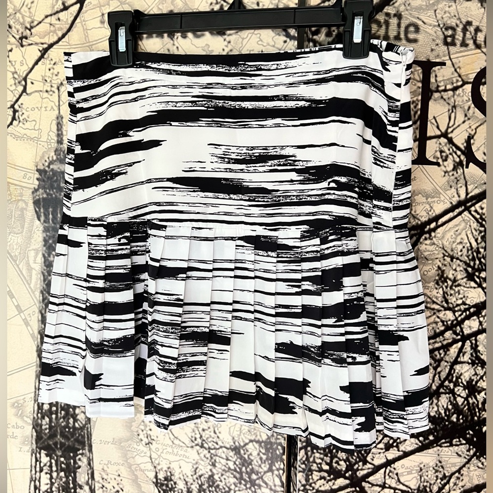 EUC Banana Republic mini skirt tennis style pleated